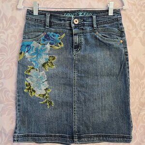 Vintage 90s Y2K Point Zero Denim Pencil Skirt Floral Embroidered Size 3 Fairy